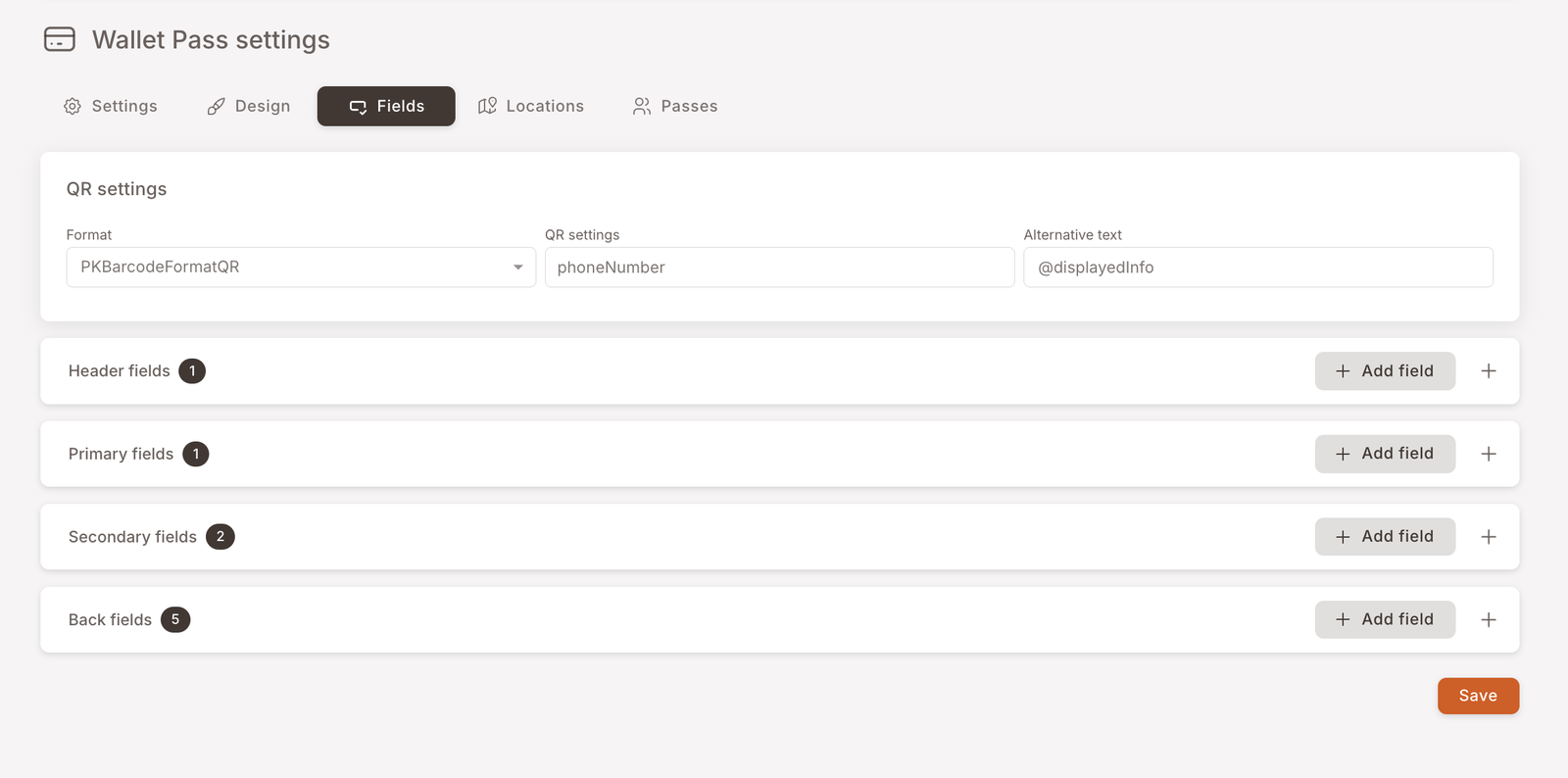 Der Felder-Tab — QR-Einstellungen-Panel (Format, QR settings, Alternative text) und vier ausklappbare Bereiche: Header fields (1), Primary fields (1), Secondary fields (2), Back fields (14)