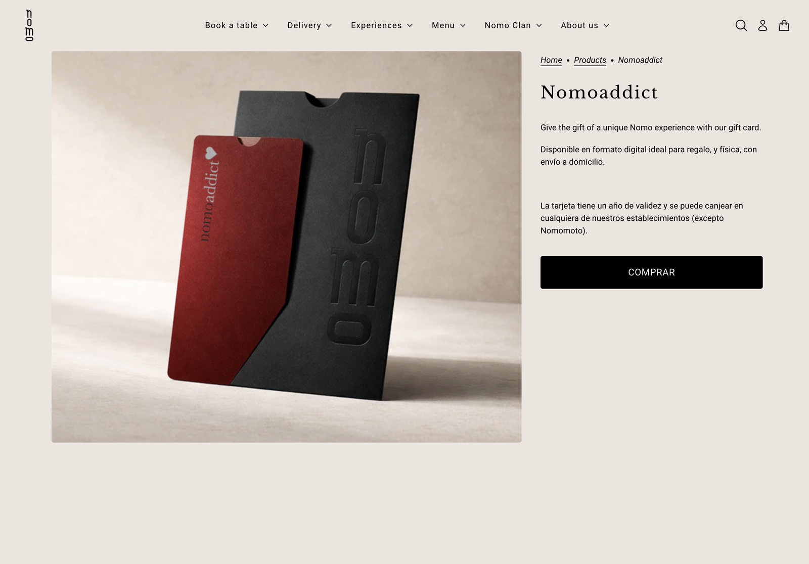 Die Produktdetailseite eines Händlers für eine digitale Geschenkkarte — Slogan "Verschenke das Geschenk eines einzigartigen Erlebnisses mit unserer Geschenkkarte", verfügbar in physischer und digitaler Form mit Lieferung nach Hause, eine Geschenkkarte links abgebildet und eine "Kaufen"-Call-to-Action-Schaltfläche.
