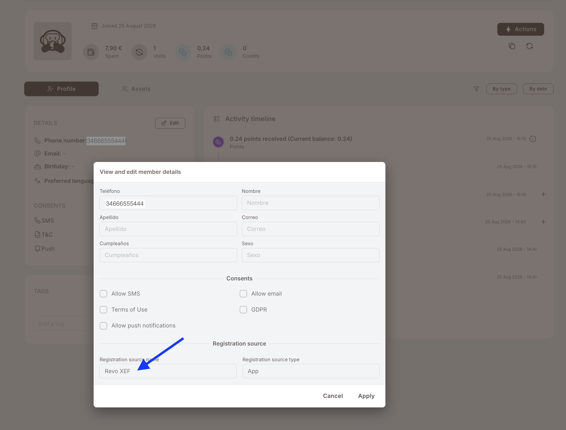Das Fenster "View and edit member details" über einem Mitgliederprofil. Unter den Identitätsfeldern und den Einwilligungs-Kästchen steht ein Abschnitt Registration source mit zwei schreibgeschützten Feldern: Registration source name mit dem Namen des POS, das die Registrierung gesendet hat, und Registration source type mit "App".