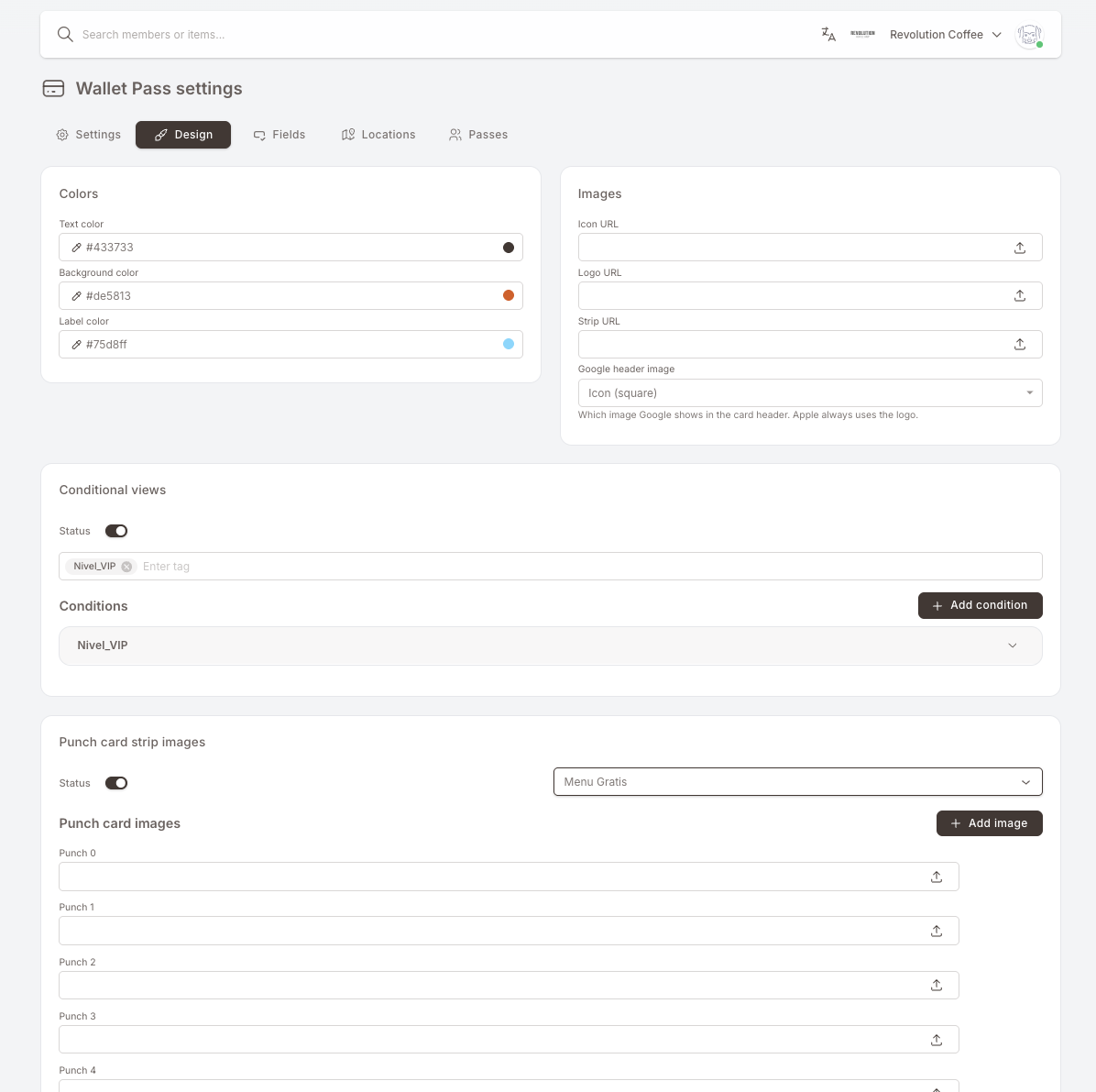 Der Design-Tab — Farben-Panel (Textfarbe, Hintergrundfarbe, Beschriftungsfarbe), Bilder-Panel (Icon URL, Logo URL, Strip URL und die Auswahl Google header image), Bedingte-Ansichten-Panel (Status an, Nivel_VIP-Tag konfiguriert) und ein Stempelkarten-Strip-Bilder-Panel