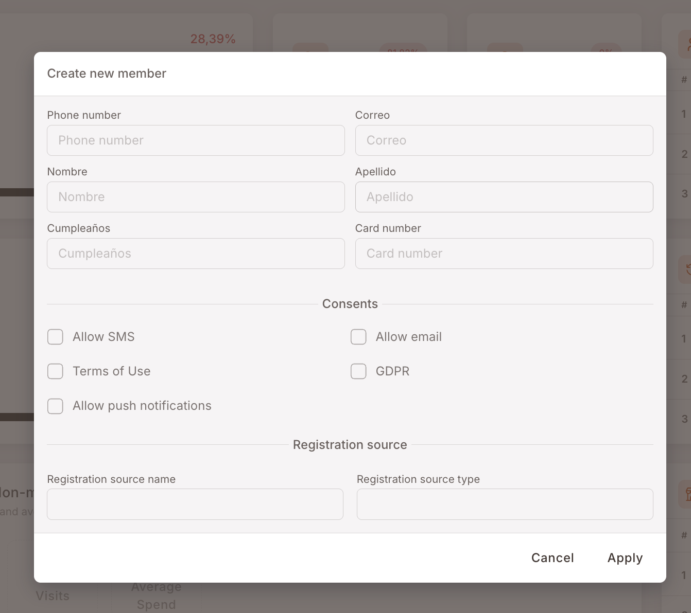 Modal Crear nuevo miembro. Campos para Número de teléfono, Correo, Nombre, Apellido, Cumpleaños, Número de tarjeta. Debajo: sección Consentimientos con casillas para Permitir SMS, Permitir email, Términos de uso, RGPD, Permitir notificaciones push. Después una sección de Fuente de registro con campos de nombre y tipo. Botones Cancelar / Aplicar abajo a la derecha.